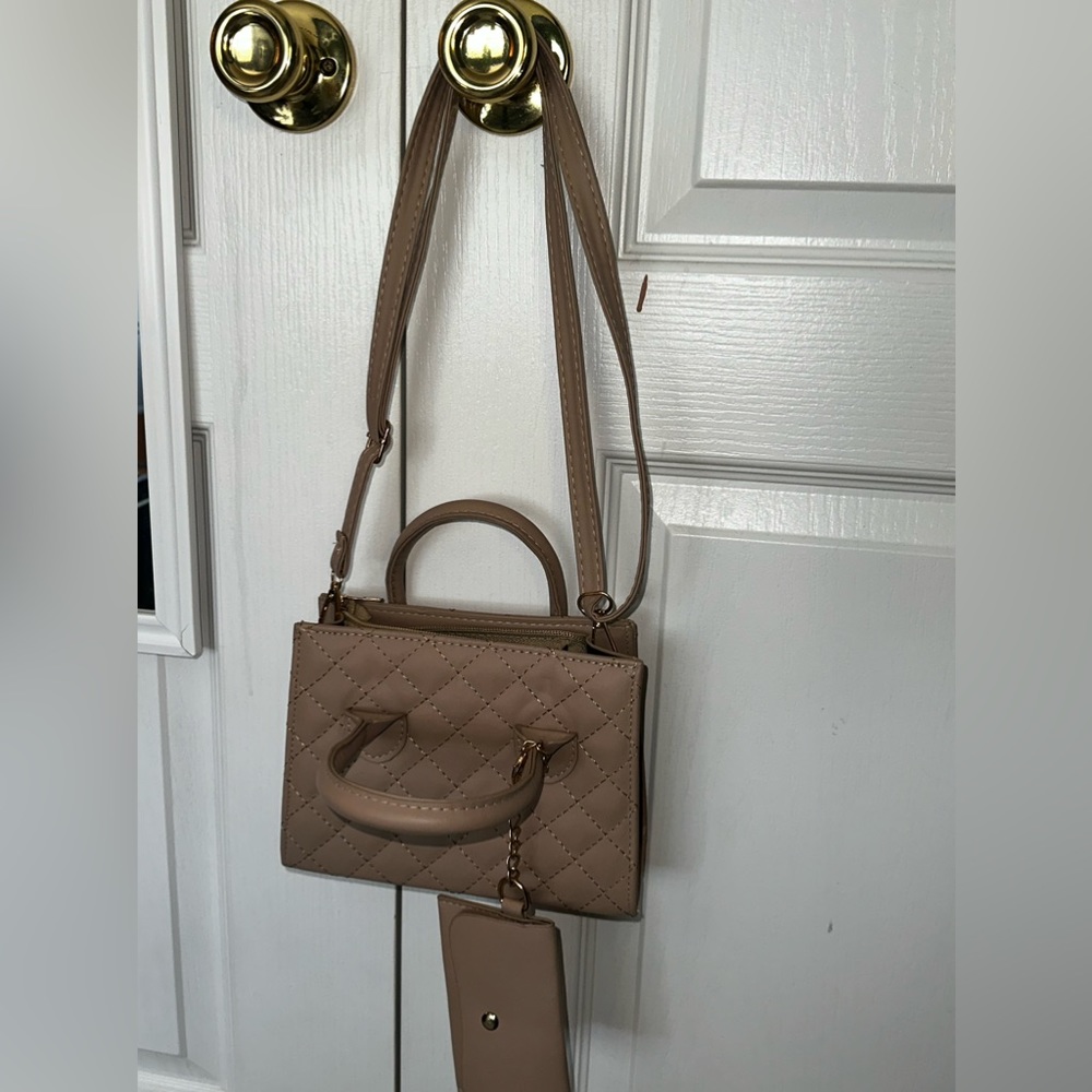 Small tan/brownish cute small tote bag with card holder from fashion nova